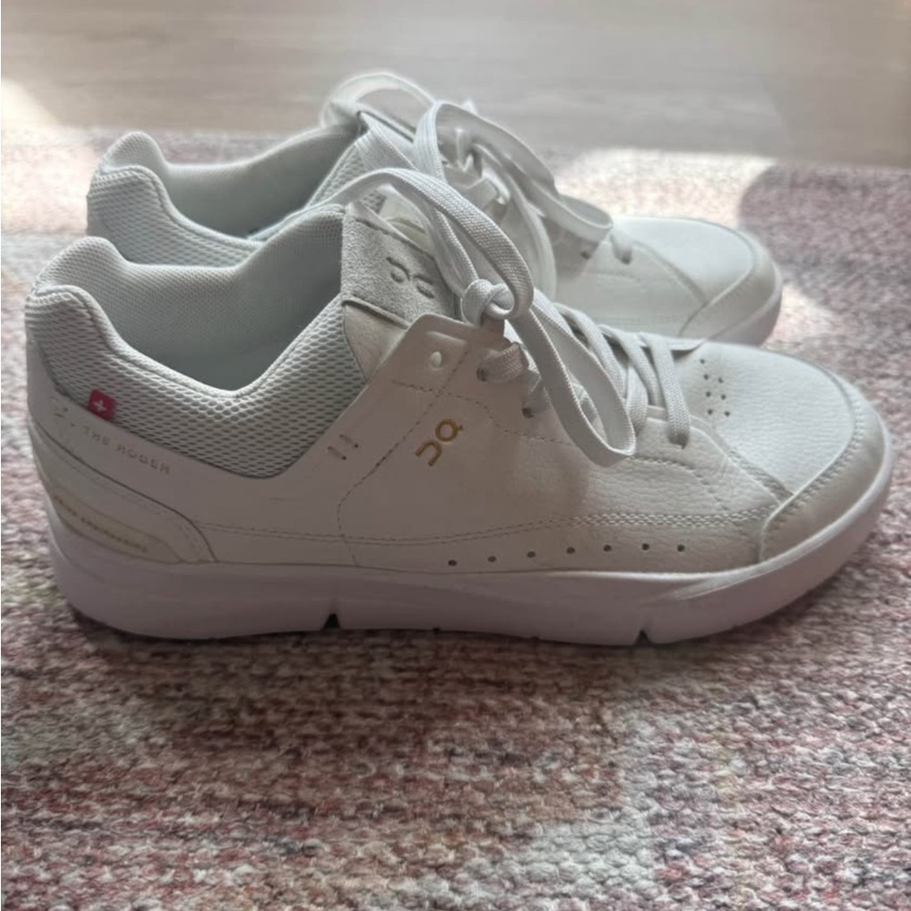Roger ON Cloud Women’s Sneaker. Brand new. Size 8.